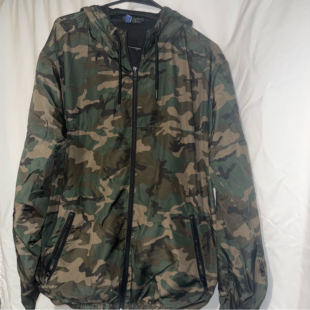 H&M Camo Hooded Windbreaker Jacket Men’s Size M Zip Up